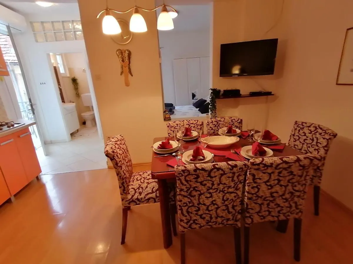 ביוגראד נה מורו Apartments Andrijana
